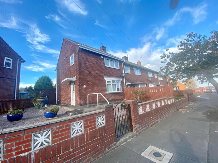 3 Bedroom End Of Terrace House To Rent In Cotemede, Gateshead, NE10