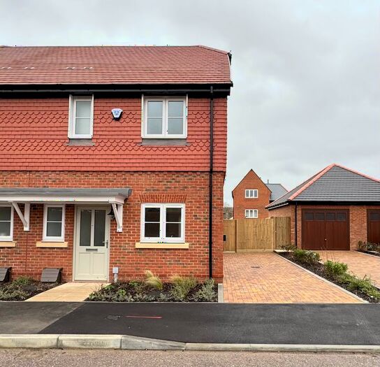 3 Bedroom Semi-Detached House To Rent In Denning Drive, Bracknell, RG42