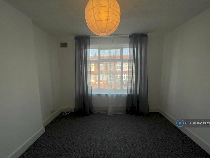 1 Bedroom Flat To Rent In Chingford, London, E4