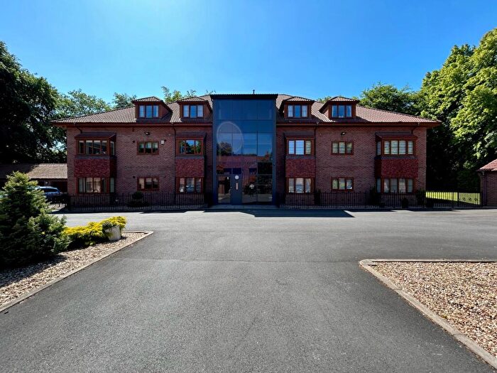 2 Bedroom Apartment To Rent In Kings Gate, Moorgate, ., S60