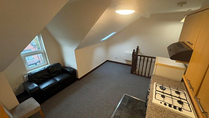 1 Bedroom Flat To Rent In Flat, Roundhay Mount, Chapel Allerton, Leeds, LS8