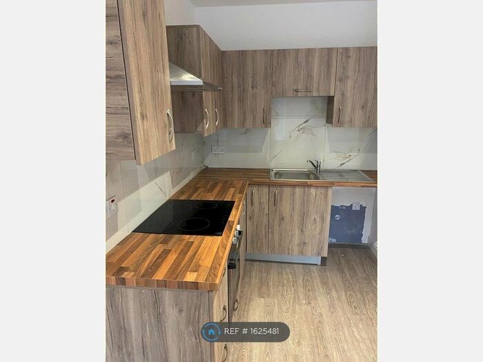 1 Bedroom Flat To Rent In South End, London, CR0