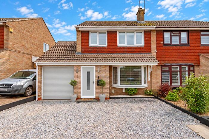 3 Bedroom Semi-Detached House For Sale In Orchard Way, Southam, CV47