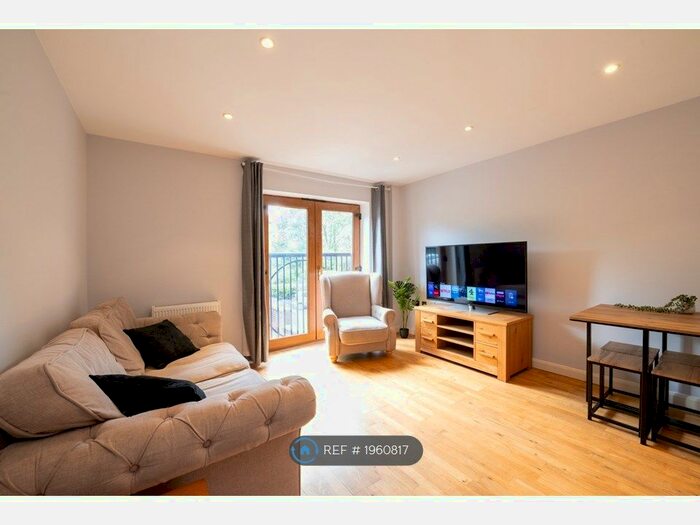 2 Bedroom Flat To Rent In Newbury House, Barnet, EN4