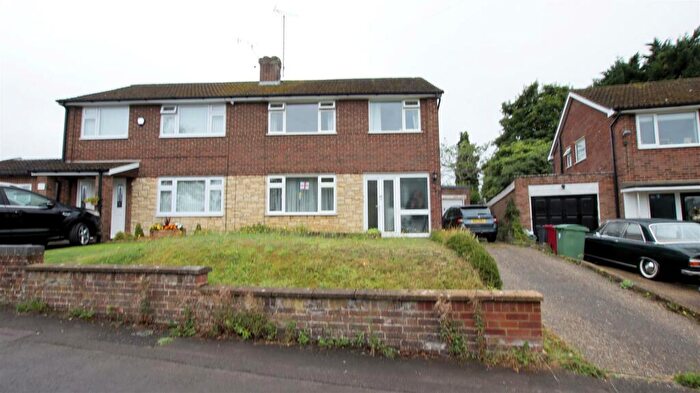 3 Bedroom Semi-Detached House To Rent In Pierces Hill, Tilehurst, Reading, RG31