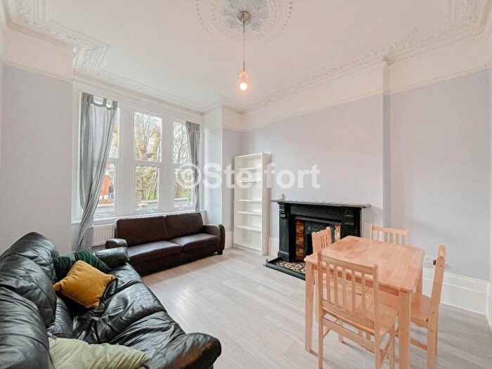 3 Bedroom Apartment To Rent In Belmont Road, London, N15