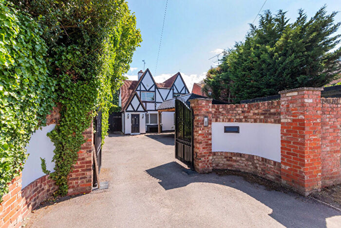 5 Bedroom Detached House For Sale In Huntercombe Lane North, Slough, Berkshire, SL6