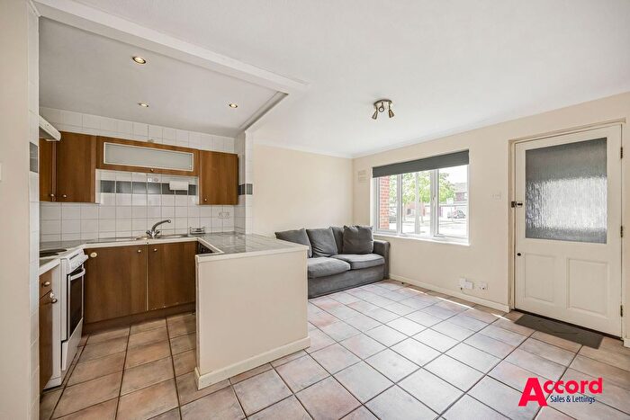 1 Bedroom Maisonette To Rent In Columbine Way, Romford, RM3