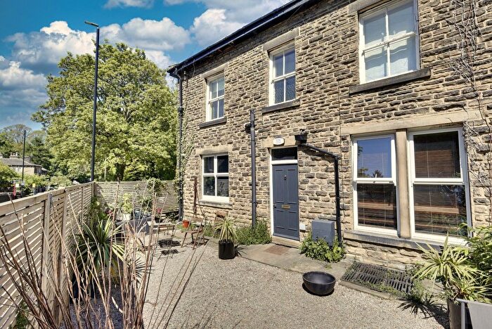 2 Bedroom Flat For Sale In Town Gate, Calverley, Pudsey, West Yorkshire, LS28