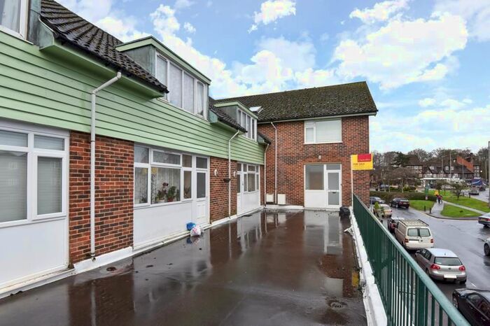 2 Bedroom Flat To Rent In Chenies Parade, Little Chalfont, HP7