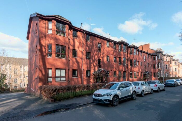 2 Bedroom Apartment To Rent In Camphill Avenue, Flat /, Shawlands, Scotland, G41