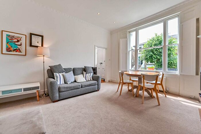2 Bedroom Flat To Rent In Lawford Road, Kentish Town, London, NW5