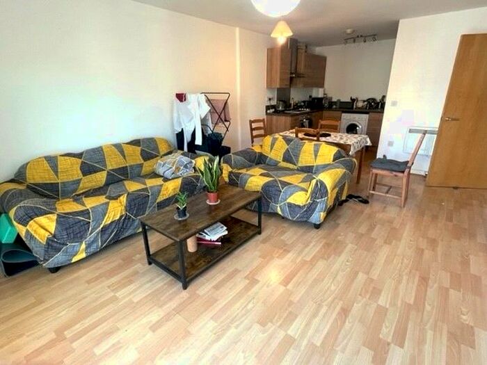 2 Bedroom Flat To Rent In Topaz Court High Road Leytonstone, London, E11