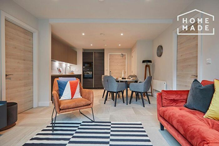 2 Bedroom Flat To Rent In Angel Gardens, M4