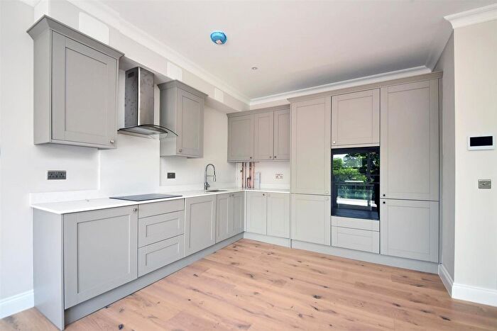 2 Bedroom Flat For Sale In York Road, Sutton, SM2