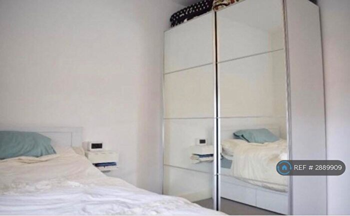 1 Bedroom Flat To Rent In Otter Drive, Carshalton, SM5
