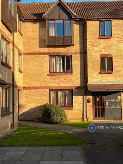 1 Bedroom Flat To Rent In Spring Close, Dagenham, RM8