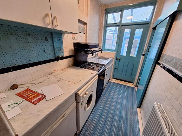 3 Bedroom End Of Terrace House For Sale In Dell Close Willenhall Coventry, CV3