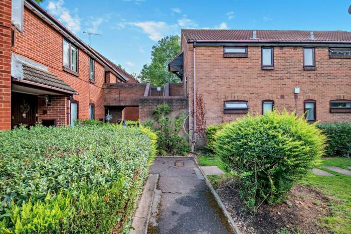 1 Bedroom Flat To Rent In Abercorn Grove, Ruislip, HA4