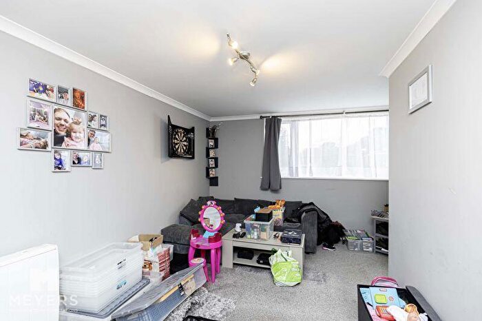 2 Bedroom Flat To Rent In Victoria Road, Ferndown, BH22