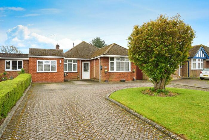 4 Bedroom Detached House For Sale In Hitchin Road, Luton, Bedfordshire, LU2