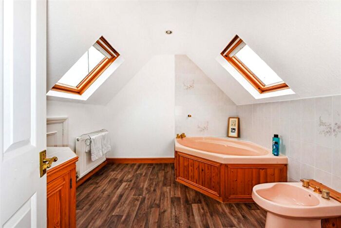 4 Bedroom Detached House For Sale In Plainwood Close, Chichester, West Sussex, PO19