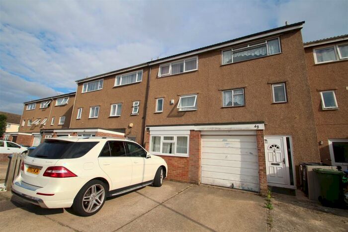 3 Bedroom House To Rent In Dunlin Road, Hemel Hempstead, HP2
