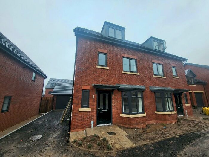 4 Bedroom Semi-Detached House To Rent In Etford Close, Leyland, Lancashire, PR25