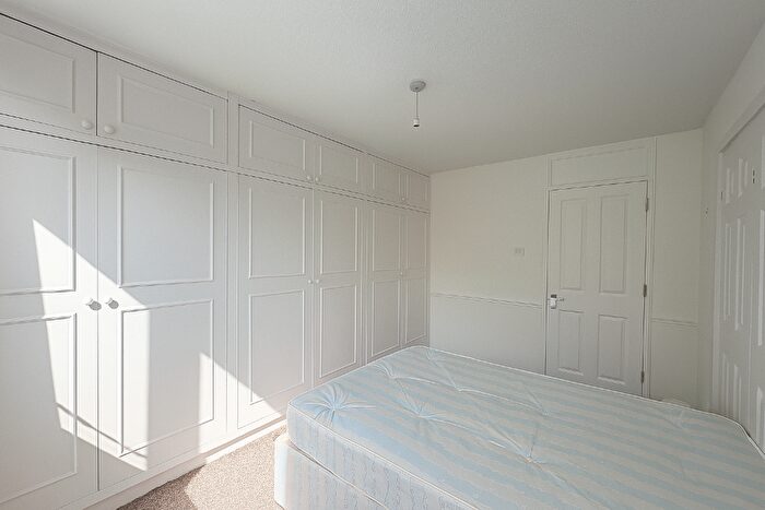 5 Bedroom Apartment To Rent In Battersea Bridge Road, London, SW11