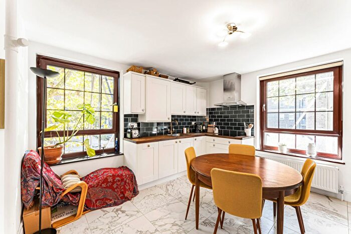 2 Bedroom Flat For Sale In Barlow House, Provost Estate, London, N1