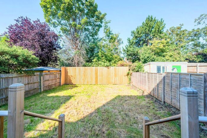 6 Bedroom Property To Rent In Blairderry Road, Streatham Hill, London, SW2