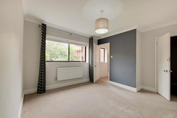 2 Bedroom Apartment To Rent In Spencer Close, Finchley, N3