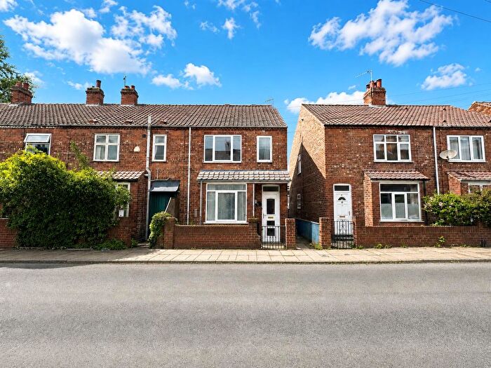 3 Bedroom Terraced House For Sale In Trafalgar Street, South Bank, YO23