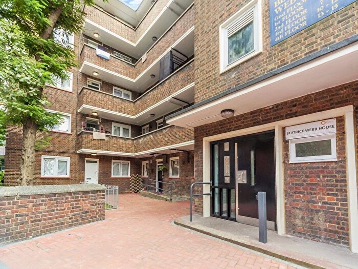 3 Bedroom Flat To Rent In Chisenhale Road, Bow, East London, E3