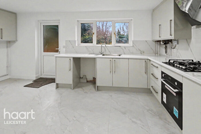 3 Bedroom End Of Terrace House For Sale In Kelso Green, Leicester, LE2