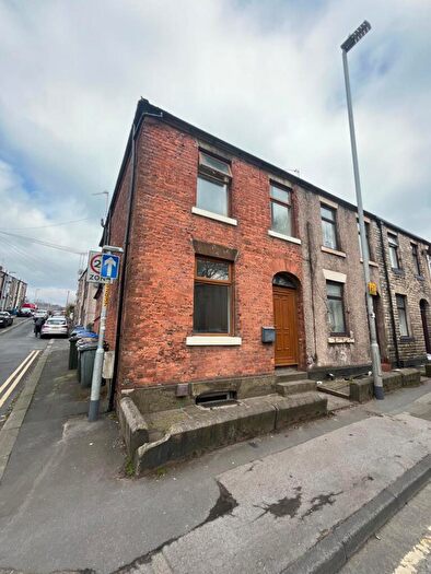 3 Bedroom End Of Terrace House To Rent In Halifax Road, Rochdale, OL12