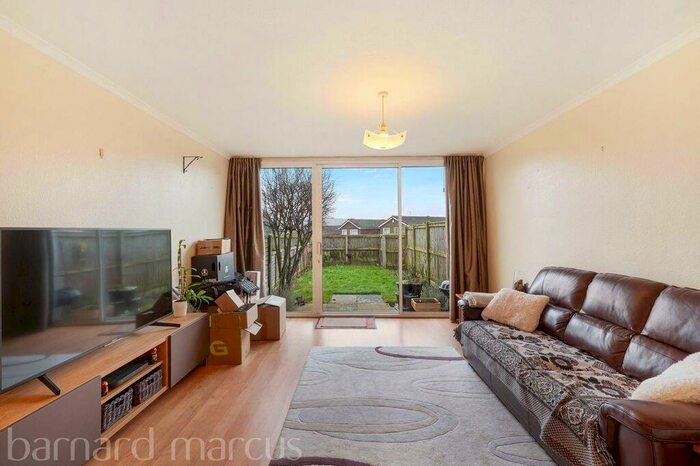 2 Bedroom Terraced House To Rent In Alpine Close, Croydon, CR0