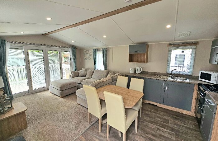 3 Bedroom Park Home For Sale In Llanrug, Caernarfon, LL55
