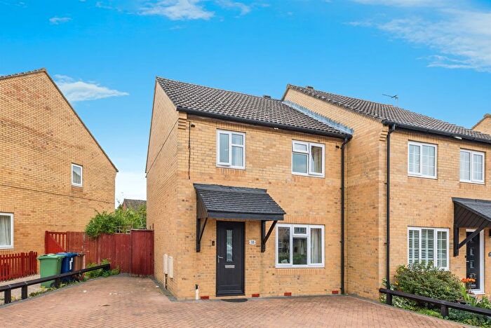 3 Bedroom Semi-Detached House For Sale In Green Hill, Oxford, OX4