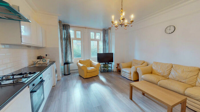 3 Bedroom Apartment To Rent In Grosvenor Avenue, Carshalton, SM5