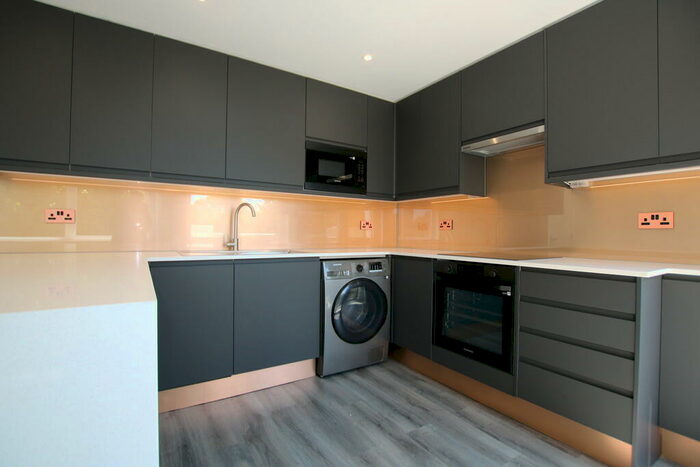 3 Bedroom Penthouse To Rent In Brondesbury Park, London, NW6