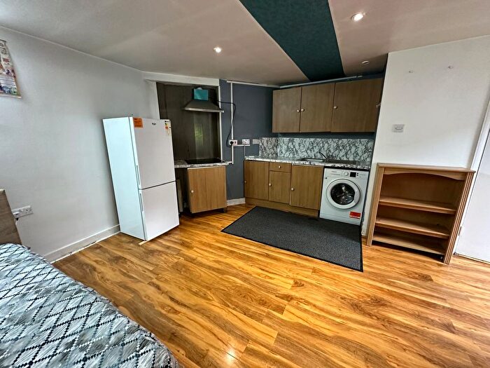 Studio To Rent In Beresford Road, Southall, UB1