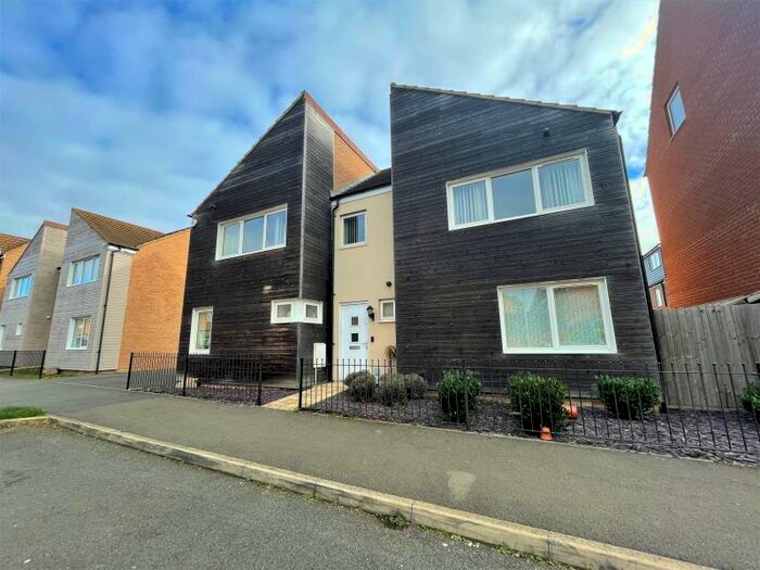 4 Bedroom Detached House To Rent In Southwold Crescent, Broughton, MK10