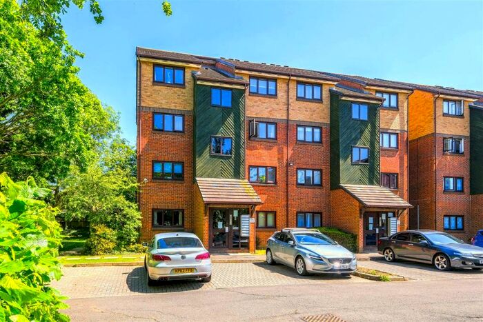 1 Bedroom Flat To Rent In Fern Court Higham Station Avenue, Chingford, London, E4