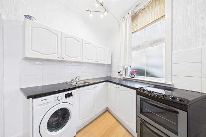 1 Bedroom Flat To Rent In Hart Street, Reading, Berkshire, RG1