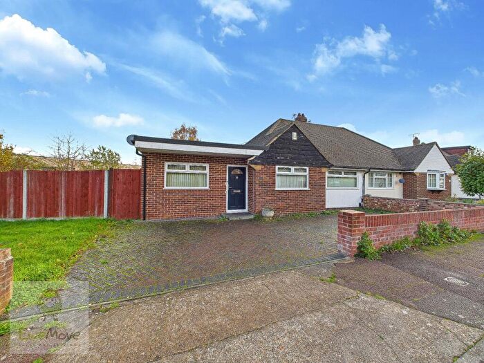 3 Bedroom Semi-Detached Bungalow For Sale In Copperhouse Road, Strood, Rochester, ME2