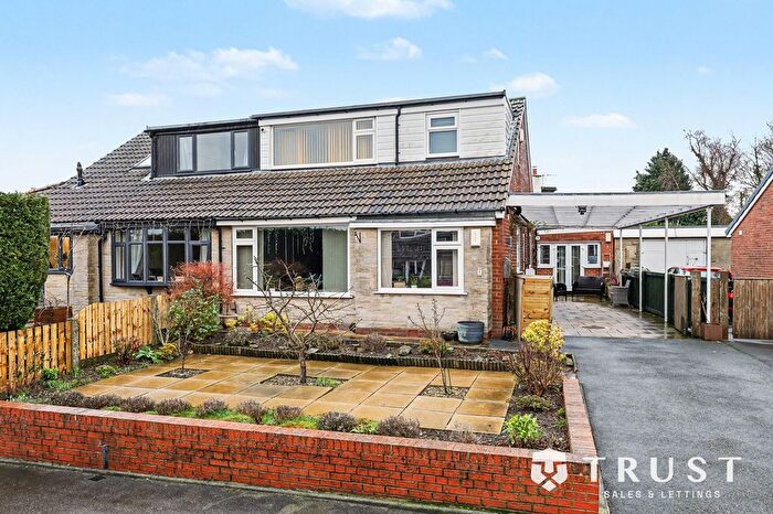 3 Bedroom Semi Detached House For Sale In Kenilworth Gardens, Gildersome, LS27