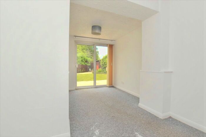 2 Bedroom Bungalow For Sale In Linsley Way, Tuffley, Gloucester, Gloucestershire, GL4