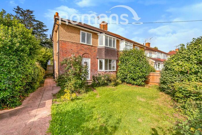 3 Bedroom Semi-Detached House To Rent In Chiltern Road, Caversham, RG4
