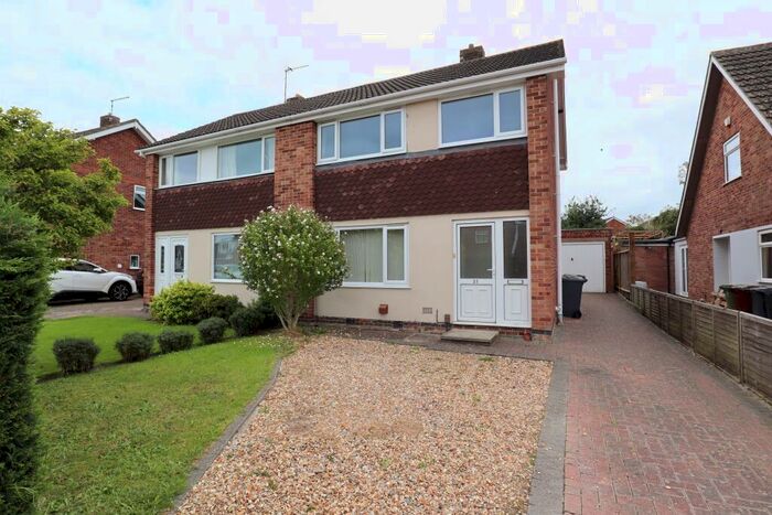 3 Bedroom Semi-Detached House To Rent In Chiltern Road, Lincoln, LN5